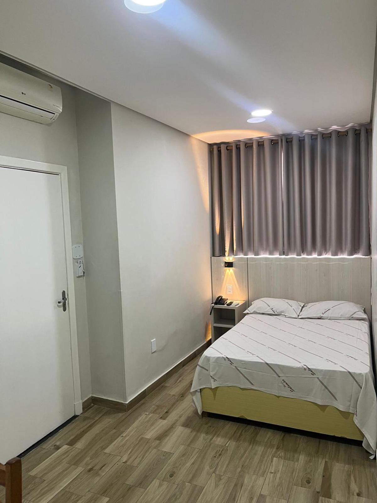 Hotel Salomao - Proximo A 25 De Marco, Bom Retiro, Bras E Rua Santa Efigenia, A 2 Minutos Do Mirante Sampa Sky E Pista De Skate Anhangabau Sao Paulo Exterior foto